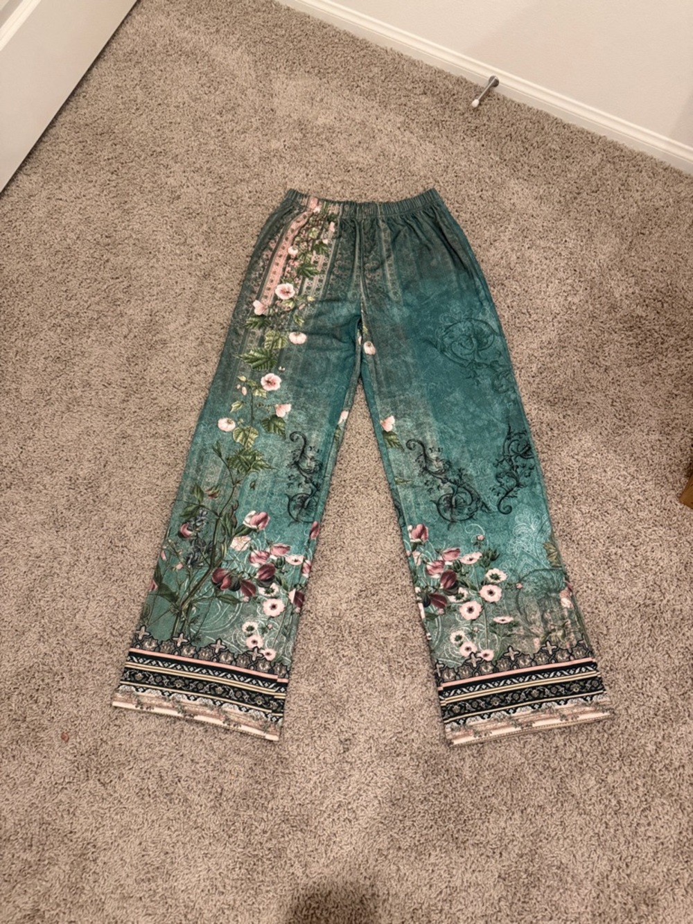 Women’s Wide Leg Floral Print Pants in Teal NWOT